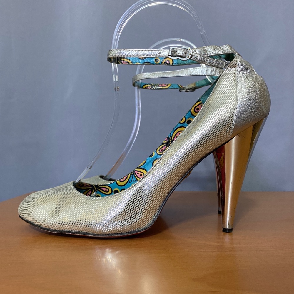 Betsy Johnson metallic silver heels
